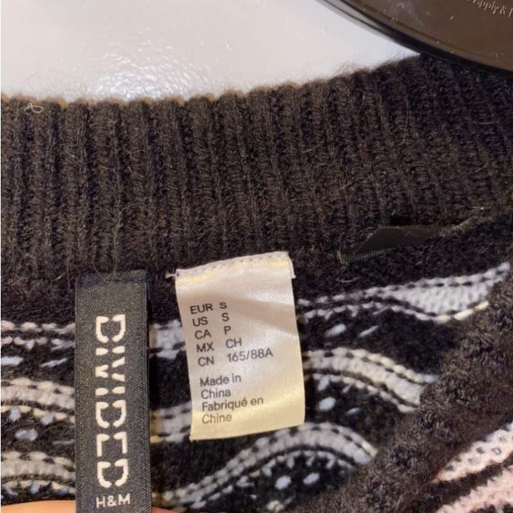 Cropped Sweater - Picture 2 of 4